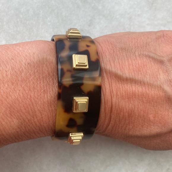 Gorgeous Tory Burch tortoise shell gold stud studded bangle bracelet modern chic - Picture 3 of 5